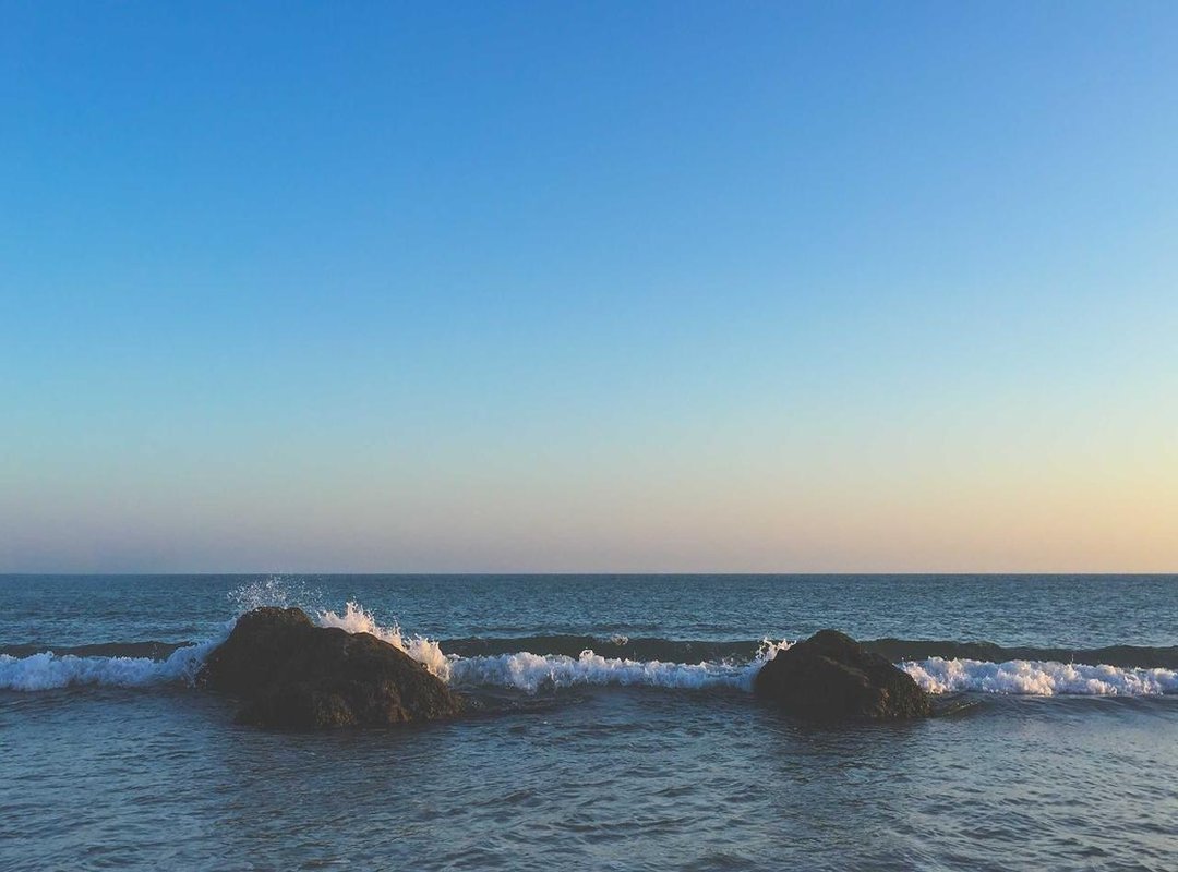 A Tale of Two Hawkings: Comparing the Iconic Performances